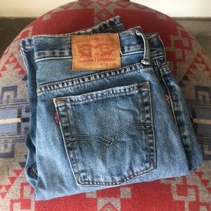 Cute distressed Levi’s 514 jeans!